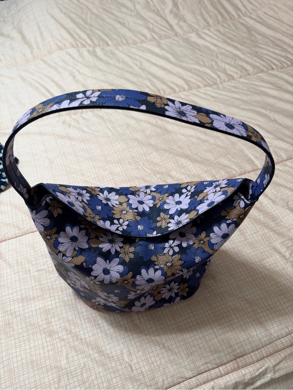 Vera Bradley slouchy shoulder bag